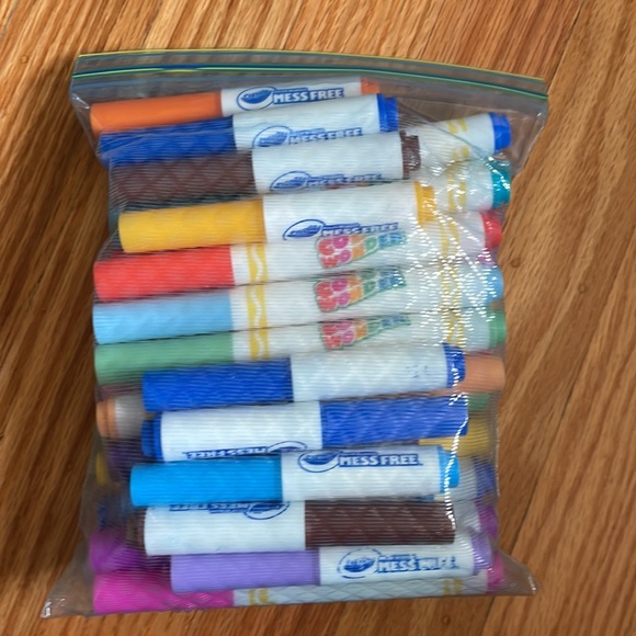 NEW color wonder books with markers - Picture 5 of 6